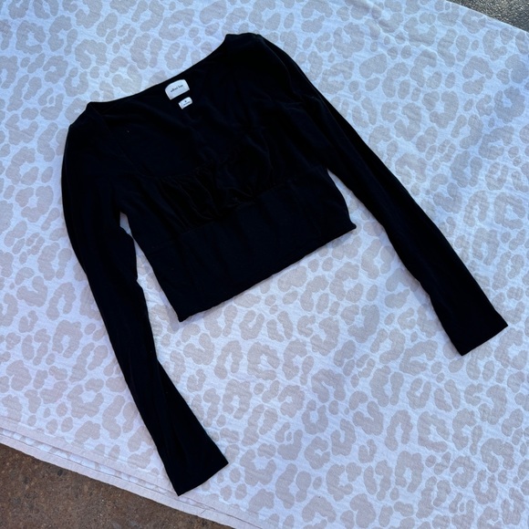 *SOLD ON MY INSTAGRAM* Wilfred Orbit Long Sleeve - Picture 3 of 5